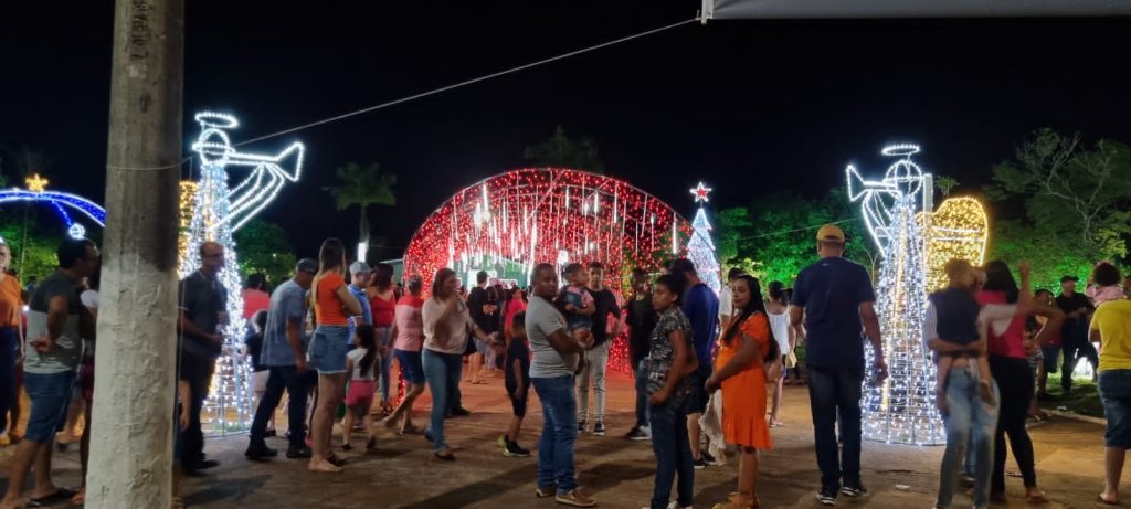 Com a presença de grande púbico, Prefeitura de Juti realizou inauguração da Iluminação Natalina nesta segunda-feira