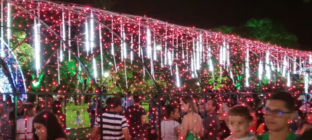 Com a presença de grande púbico, Prefeitura de Juti realizou inauguração da Iluminação Natalina nesta segunda-feira