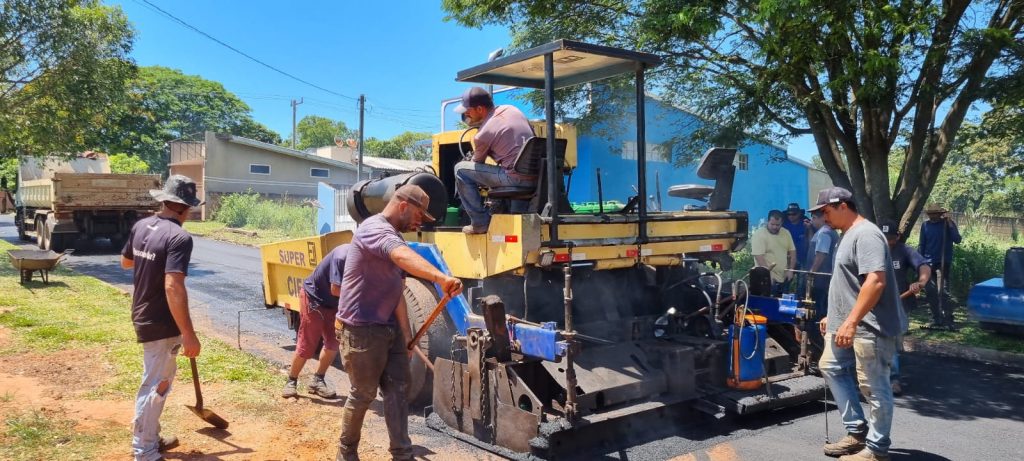 Serviços de recapeamento em ruas de Tacuru segue avançando