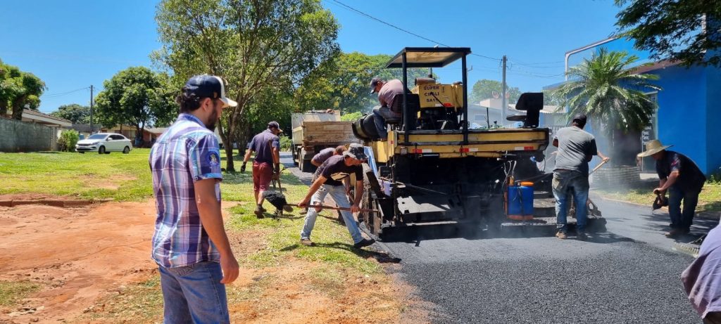 Serviços de recapeamento em ruas de Tacuru segue avançando