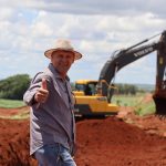 Valter Brito acompanha Dr. Bandeira e Chico Piroli em visita técnica aos serviços na estrada Nova Esperança