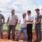 Valter Brito acompanha Dr. Bandeira e Chico Piroli em visita técnica aos serviços na estrada Nova Esperança