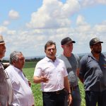 Valter Brito acompanha Dr. Bandeira e Chico Piroli em visita técnica aos serviços na estrada Nova Esperança