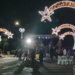 Com muita emoção e alegria, multidão prestigia inauguração da Iluminação Natalina de Caracol