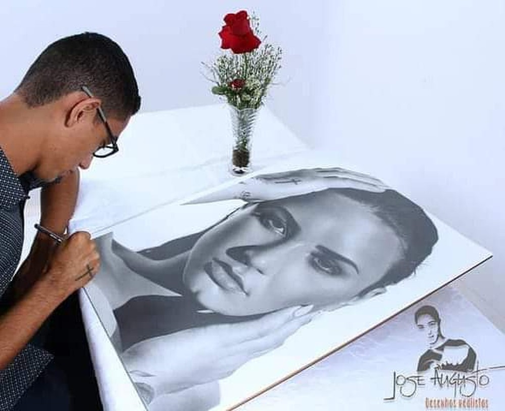 Mãe de Demi Lovato compra arte feita por artista de MS: 'retratar a alma e a história dela', diz desenhista