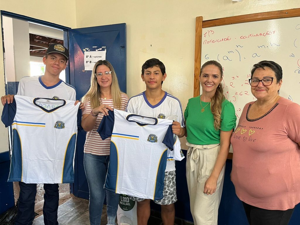 Prefeitura de Caracol distribui 1935 uniformes escolares para estudantes do ensino municipal