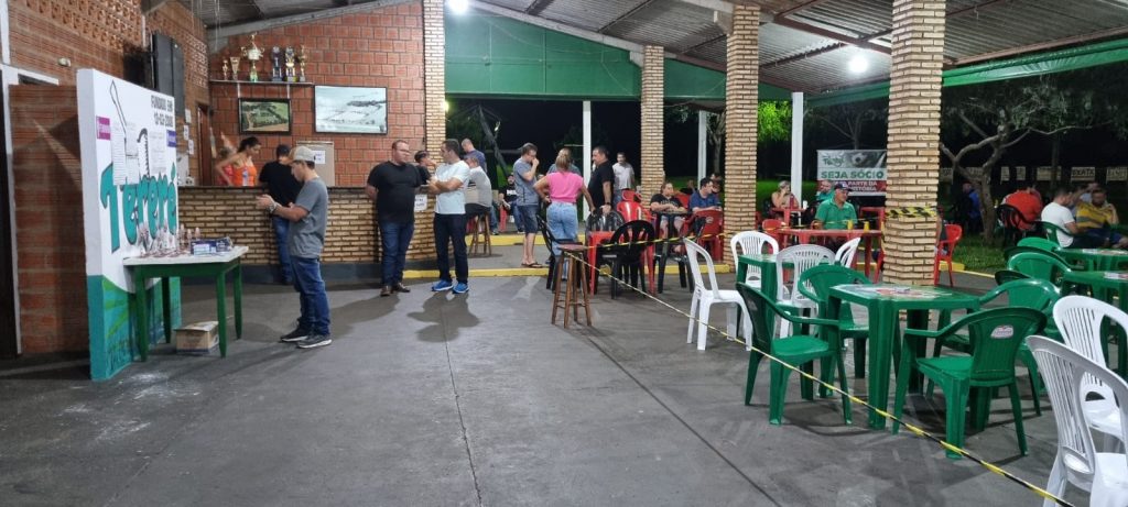 Com muita resenha e disputa, Torneio de Truco do Clube Tereré tem sucesso de participação