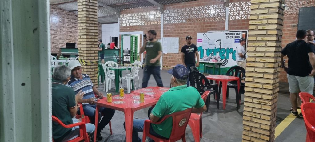 Com muita resenha e disputa, Torneio de Truco do Clube Tereré tem sucesso de participação