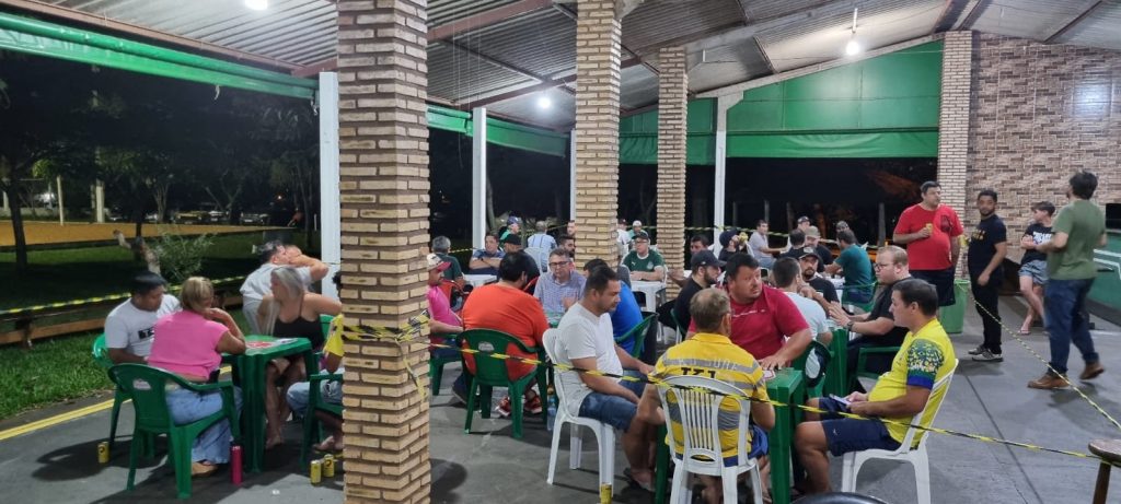 Com muita resenha e disputa, Torneio de Truco do Clube Tereré tem sucesso de participação