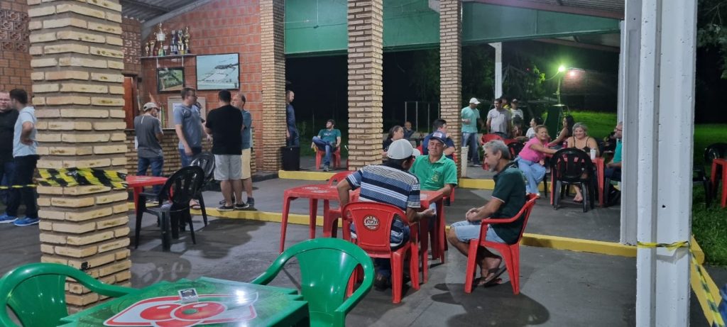 Com muita resenha e disputa, Torneio de Truco do Clube Tereré tem sucesso de participação