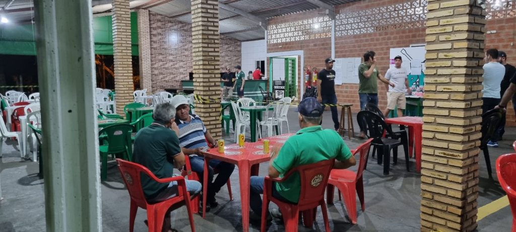 Com muita resenha e disputa, Torneio de Truco do Clube Tereré tem sucesso de participação