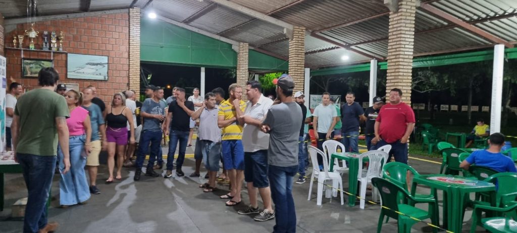 Com muita resenha e disputa, Torneio de Truco do Clube Tereré tem sucesso de participação