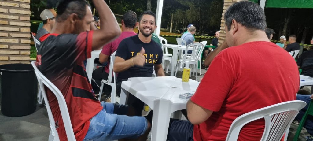 Com muita resenha e disputa, Torneio de Truco do Clube Tereré tem sucesso de participação