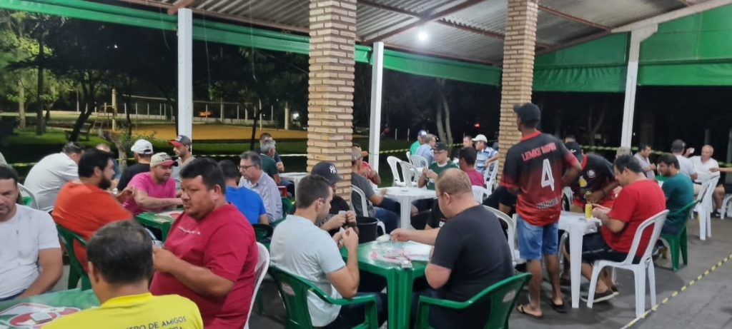 Com muita resenha e disputa, Torneio de Truco do Clube Tereré tem sucesso de participação