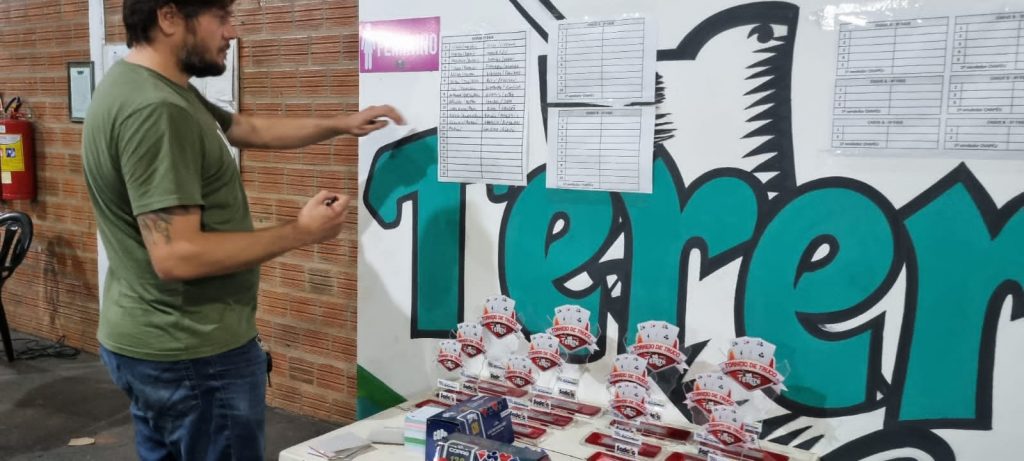 Com muita resenha e disputa, Torneio de Truco do Clube Tereré tem sucesso de participação