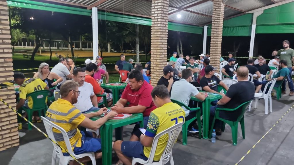 Com muita resenha e disputa, Torneio de Truco do Clube Tereré tem sucesso de participação