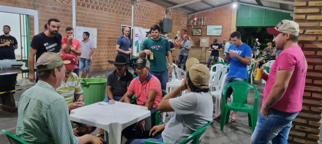 Com muita resenha e disputa, Torneio de Truco do Clube Tereré tem sucesso de participação