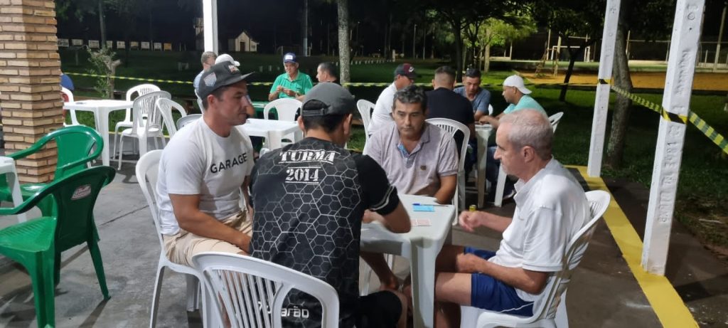 Com muita resenha e disputa, Torneio de Truco do Clube Tereré tem sucesso de participação