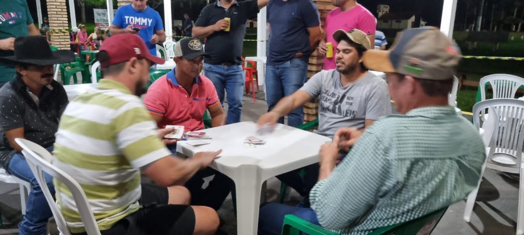 Com muita resenha e disputa, Torneio de Truco do Clube Tereré tem sucesso de participação