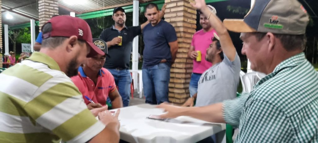 Com muita resenha e disputa, Torneio de Truco do Clube Tereré tem sucesso de participação