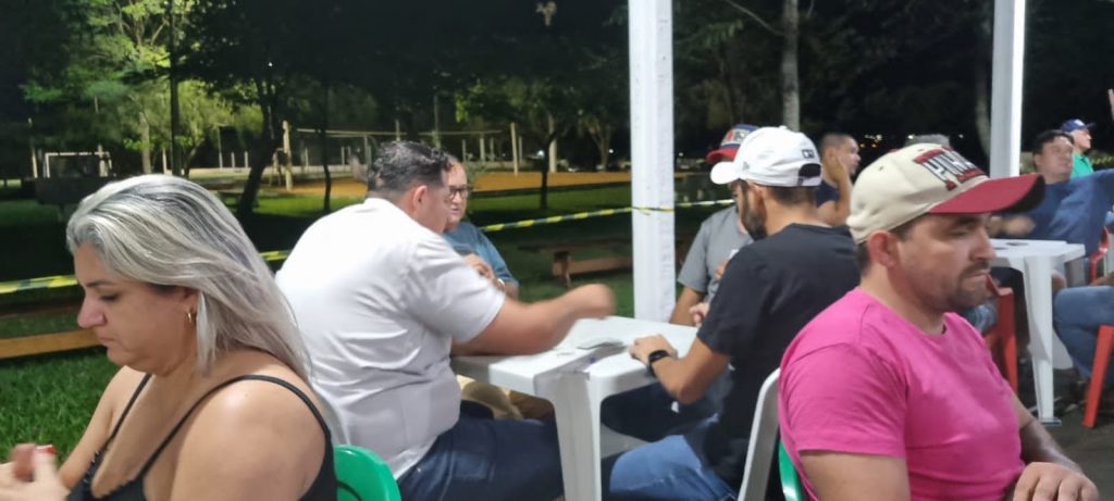 Com muita resenha e disputa, Torneio de Truco do Clube Tereré tem sucesso de participação