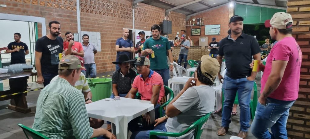 Com muita resenha e disputa, Torneio de Truco do Clube Tereré tem sucesso de participação