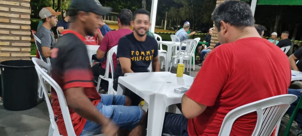 Com muita resenha e disputa, Torneio de Truco do Clube Tereré tem sucesso de participação