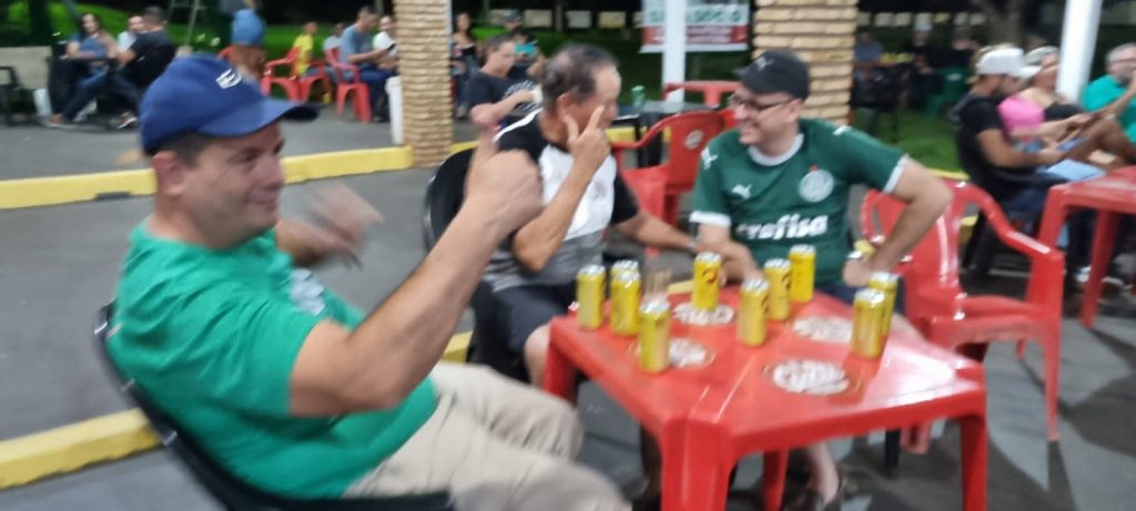 Com muita resenha e disputa, Torneio de Truco do Clube Tereré tem sucesso de participação