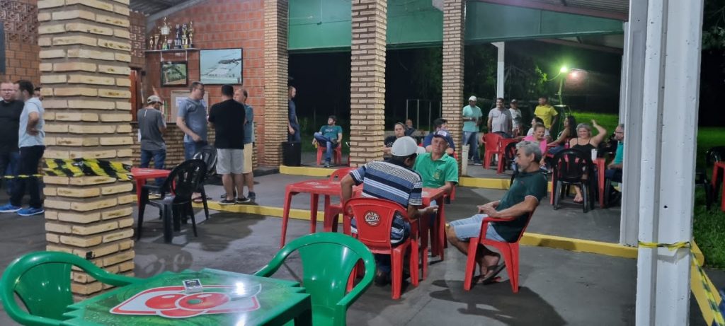 Com muita resenha e disputa, Torneio de Truco do Clube Tereré tem sucesso de participação