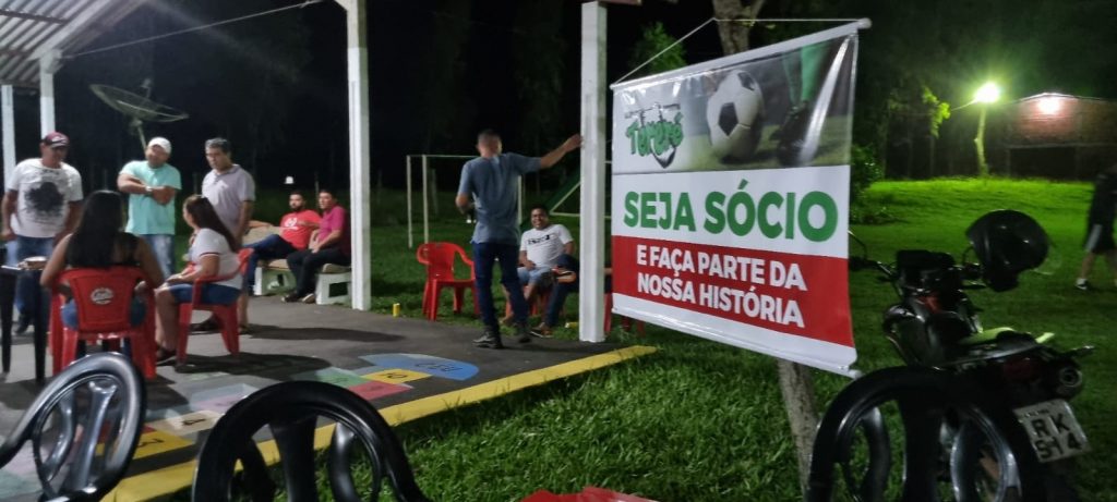 Com muita resenha e disputa, Torneio de Truco do Clube Tereré tem sucesso de participação