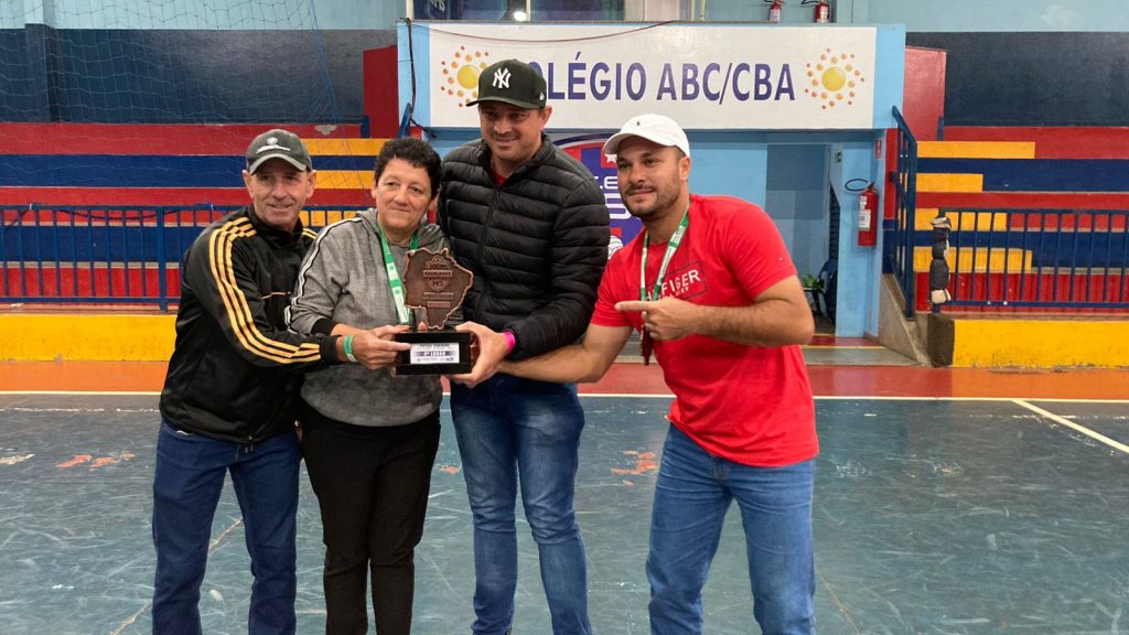 Seleção feminina de Futsal de Juti conquista premiação nos Jogos Escolares da Juventude