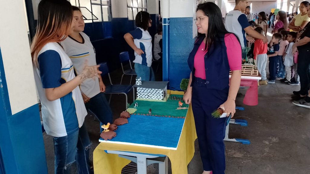 Escolas municipais realizaram Feira de Ciências para apresentação de projetos, pesquisas e experimentos dos alunos