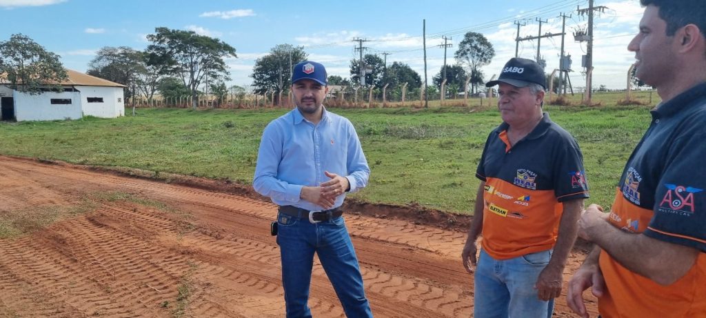 Prefeito Rogério visita diversas obras no município e anuncia competição de velocross