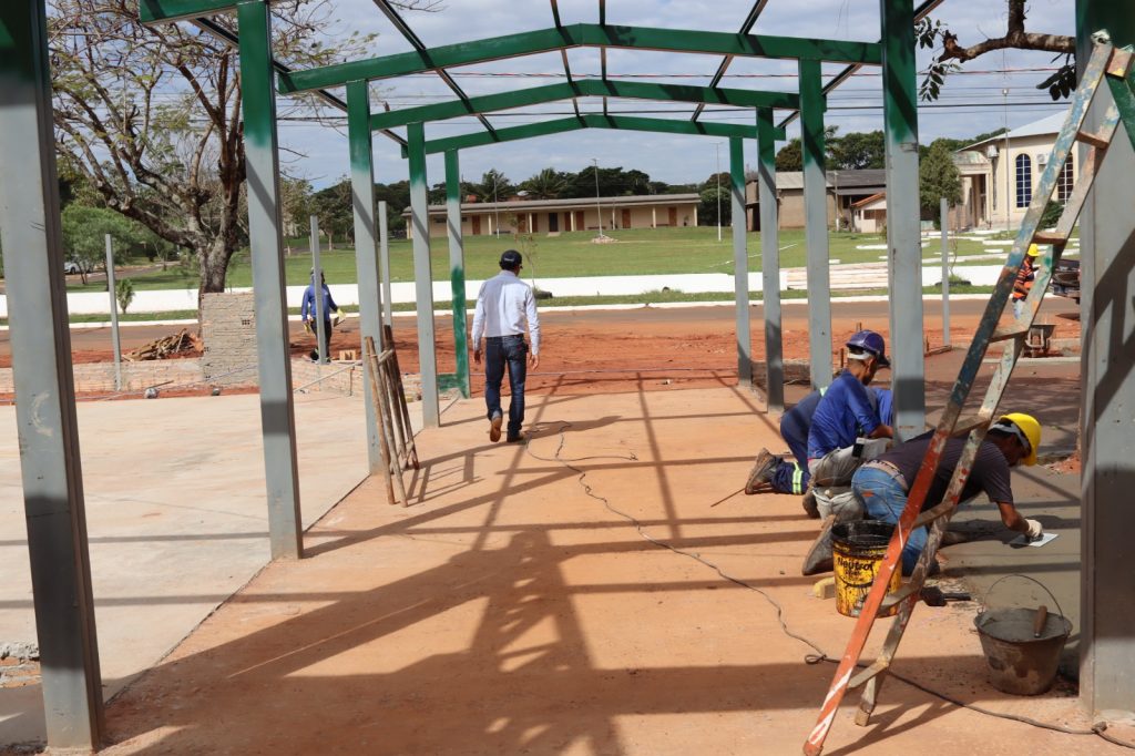 Prefeito Rogério visita diversas obras no município e anuncia competição de velocross