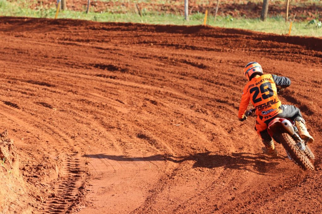 Sucesso de público: População de Tacuru e região prestigia 7ª etapa do Conesul de Velocross 2023