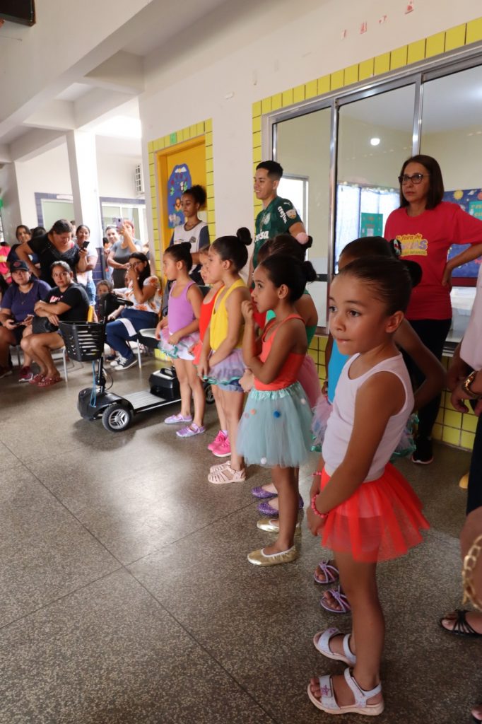 Pequenos cientistas deram show na 1ª Feira de Ciências do CEIM Hermito