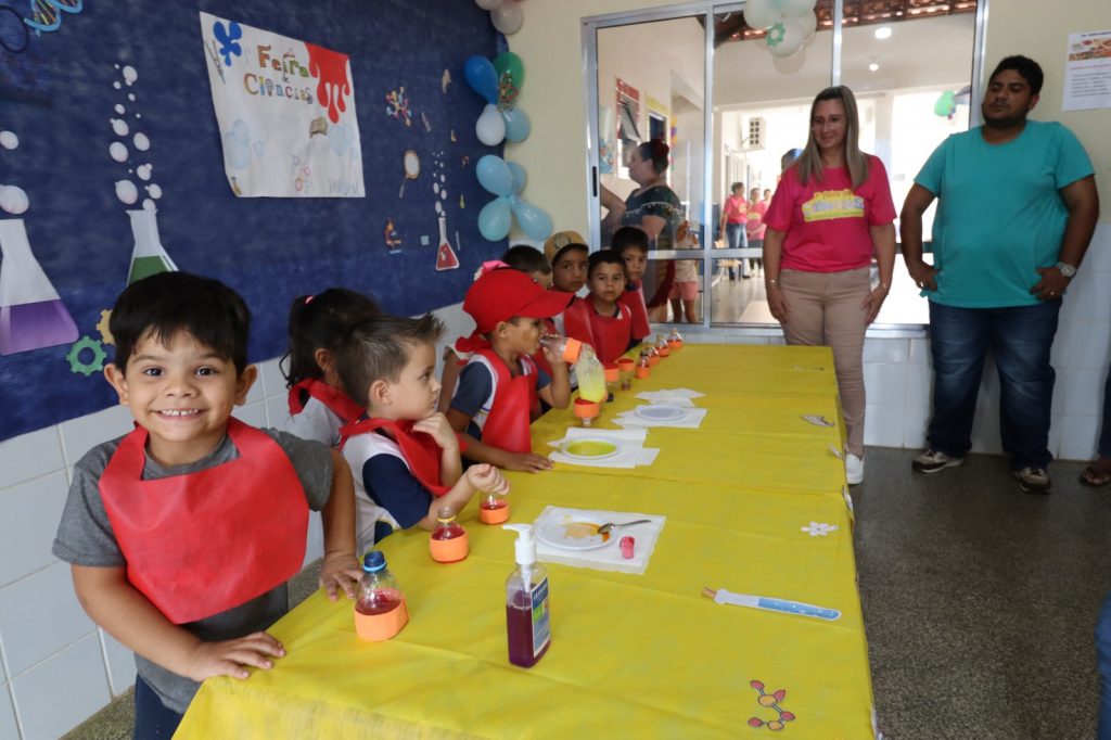 Pequenos cientistas deram show na 1ª Feira de Ciências do CEIM Hermito