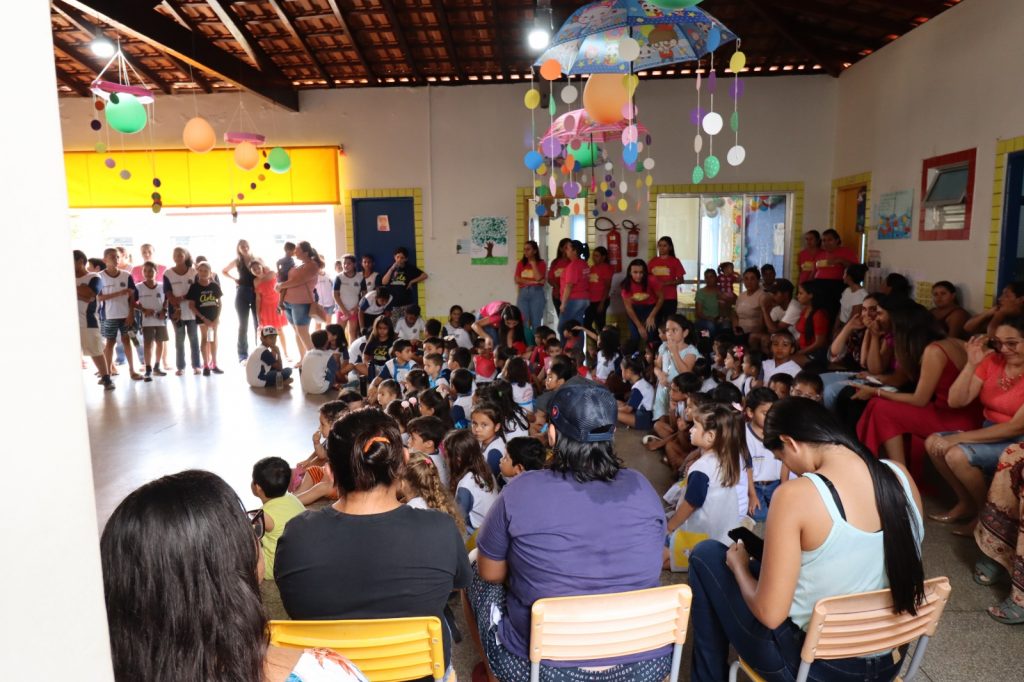 Pequenos cientistas deram show na 1ª Feira de Ciências do CEIM Hermito