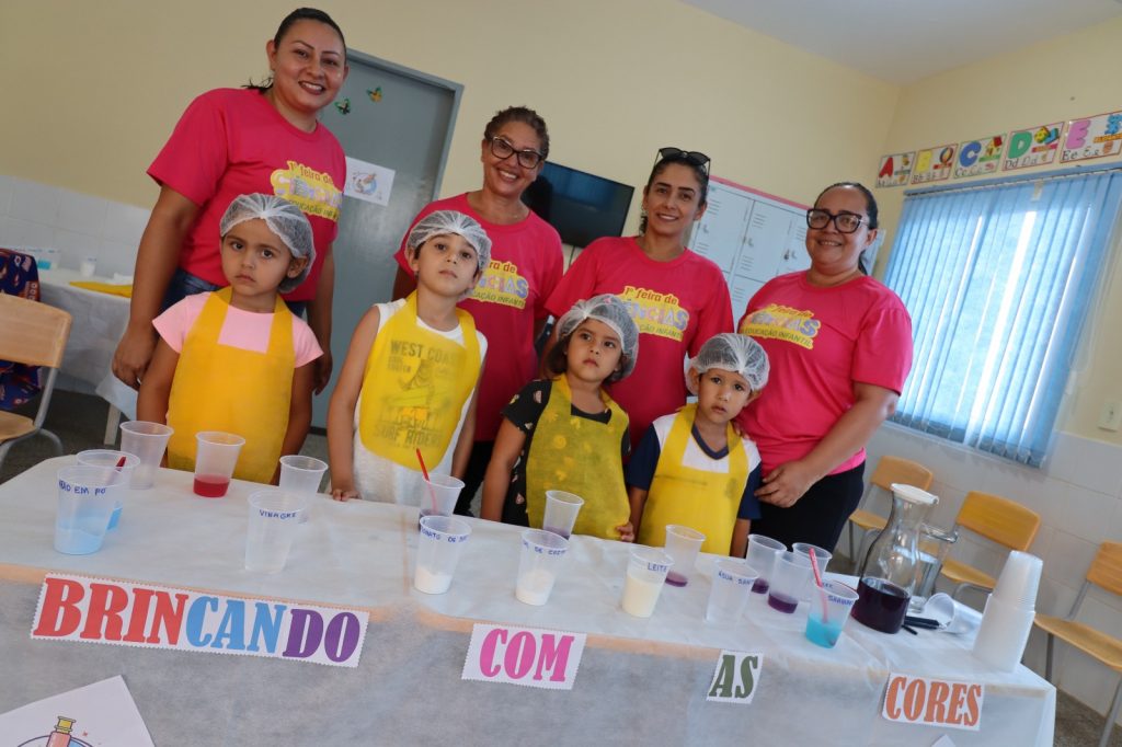 Pequenos cientistas deram show na 1ª Feira de Ciências do CEIM Hermito