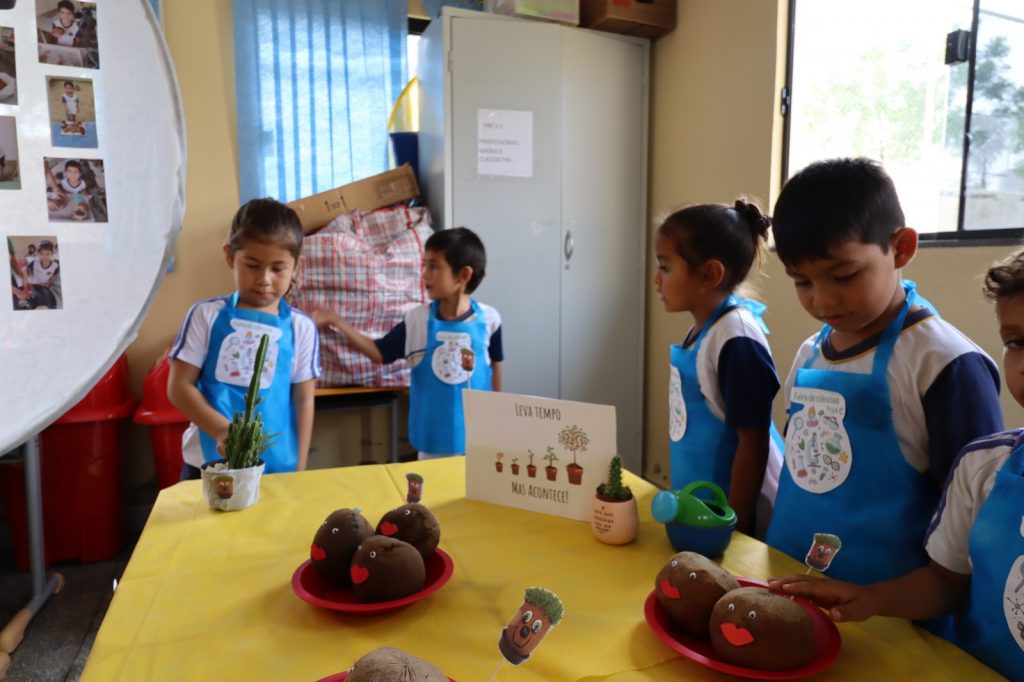 Pequenos cientistas deram show na 1ª Feira de Ciências do CEIM Hermito