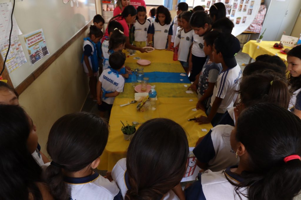 Pequenos cientistas deram show na 1ª Feira de Ciências do CEIM Hermito