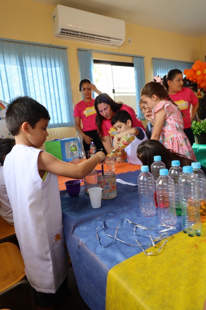 Pequenos cientistas deram show na 1ª Feira de Ciências do CEIM Hermito