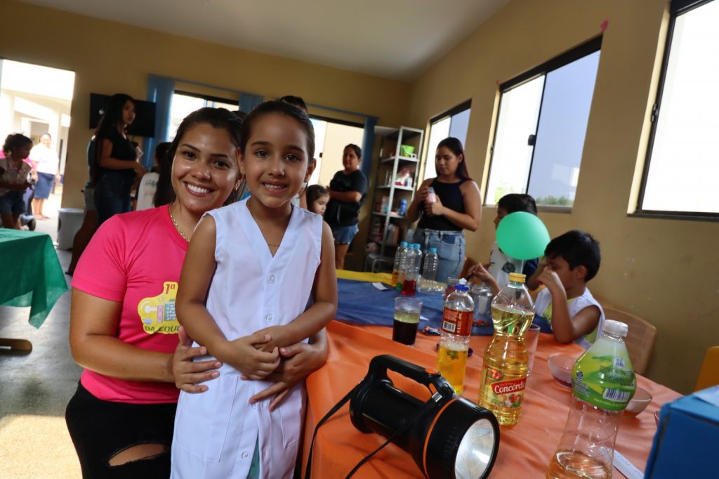 Pequenos cientistas deram show na 1ª Feira de Ciências do CEIM Hermito