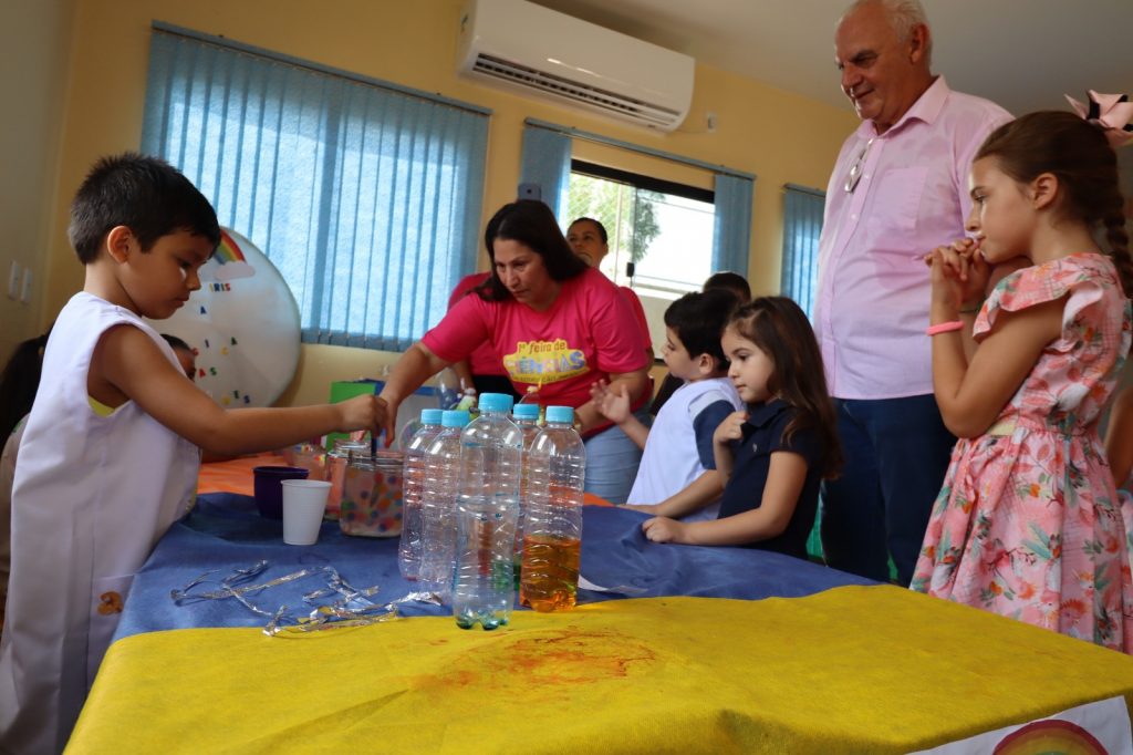 Pequenos cientistas deram show na 1ª Feira de Ciências do CEIM Hermito