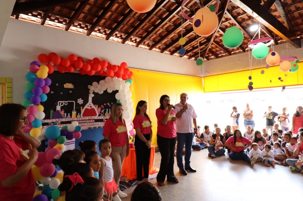 Pequenos cientistas deram show na 1ª Feira de Ciências do CEIM Hermito