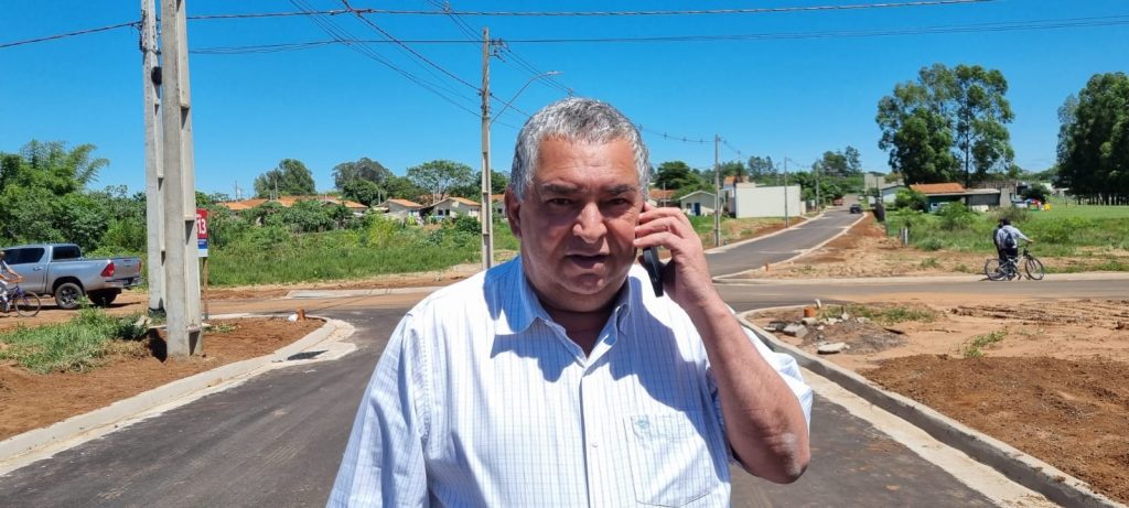 Brito visita obras no Pôr do Sol 2 e local das futuras casas no Residencial Analy