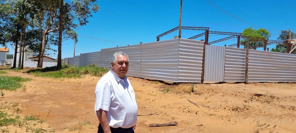 Brito visita obras no Pôr do Sol 2 e local das futuras casas no Residencial Analy