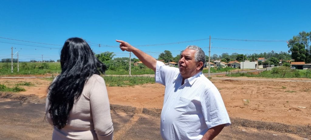 Brito visita obras no Pôr do Sol 2 e local das futuras casas no Residencial Analy