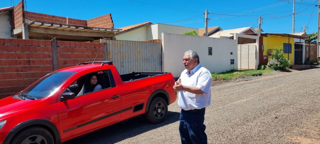 Brito visita obras no Pôr do Sol 2 e local das futuras casas no Residencial Analy