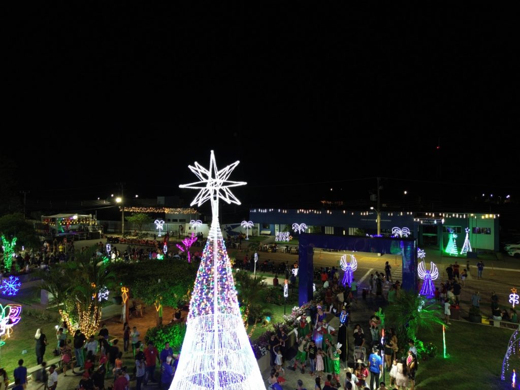 Com grande presença de público, abertura do Natal de Luzes de Caracol encantou população do município